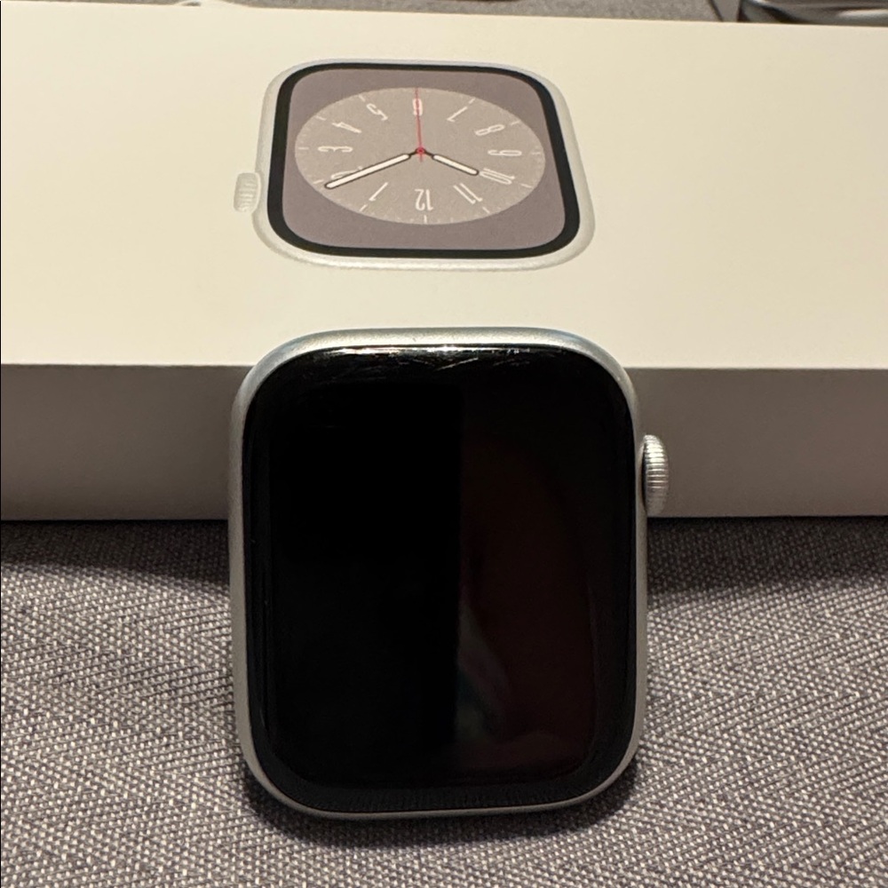 Apple 45 mm Smartwatch - Picture 2 of 10